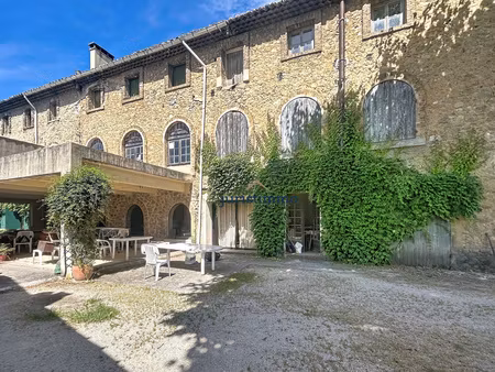 spécial investisseurs : ensemble immobilier de caractère  855 m² de surface au sol à réinv