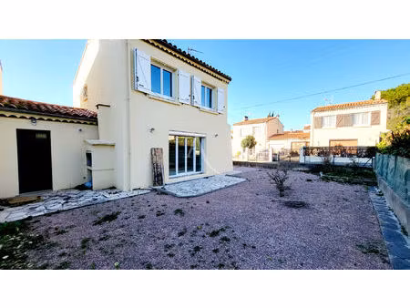 maison de ville avec 3 chambres garage et jardin a carcassonne