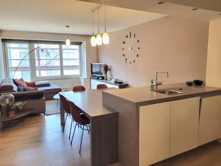 gerenoveerd 2-slaapkamer appartement te koop