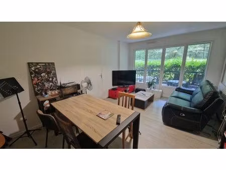 superbe t5 de 90 m² en rez-de-jardin avec terrasse -