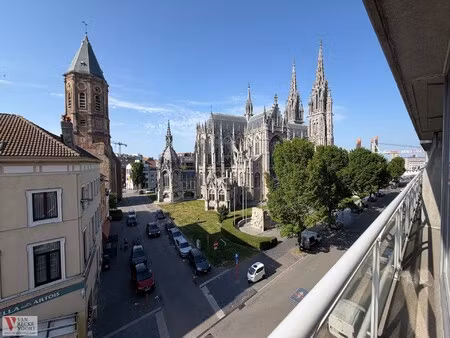 appartement met prachtig uitzicht op sint-petrus-en-pauluskerk