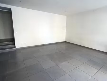 location commerce 1 pièce 23 m² à sète (34200)