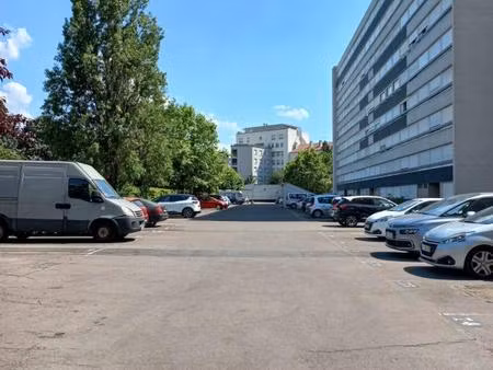 parking en surface - 69007 lyon