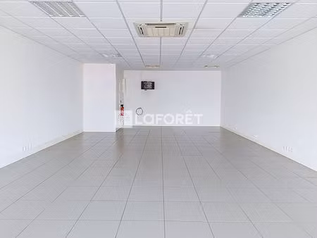 local professionnel de 68 m2 à baie-mahault jarry