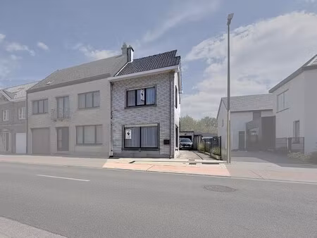halfopen bebouwing met 3 slpk  diepe tuin én garage!