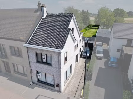 halfopen bebouwing met 3 slpk  diepe tuin én garage!