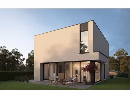 strakke architectuur met moderne uitstraling in rustige buurt