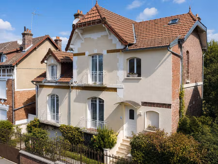 belle demeure soissons  5 chambres  piscine...