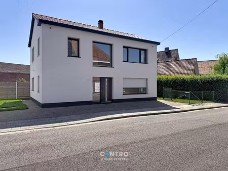 gerenoveerde woning met 4 slapks  zuidger. tuin en ruime garagebox!