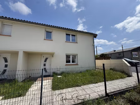 maison sur deux niveaux avec terrasse