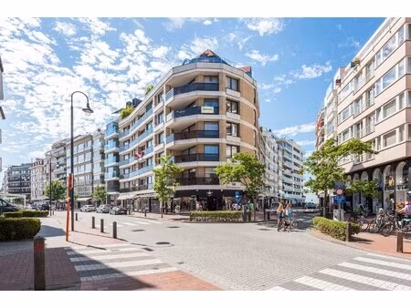 appartement in het zoute met breed zijdelings zeezicht
