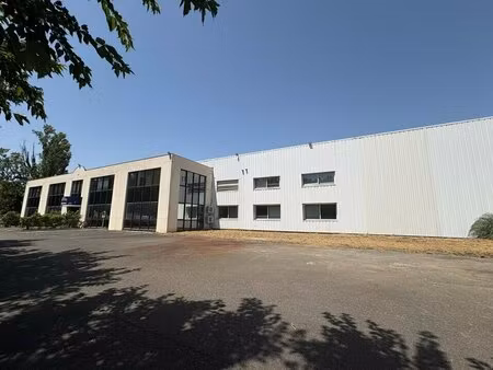 location local d’activités carbon blanc 33560 2820m²