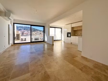 appartement en dernier étage en centre-ville de sète avec ascenseur et terrasse !
