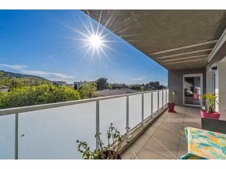 appartement lumineux avec terrasse proche des commodités