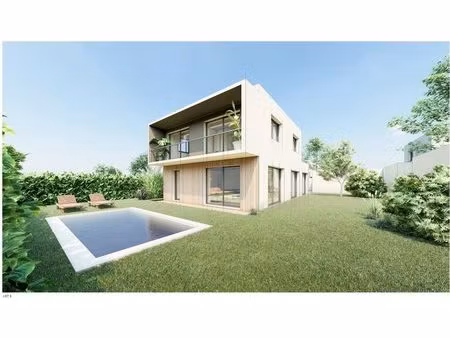 maison contemporaine avec piscine 112 80 m² habitables sur terrain de 352 96 m²