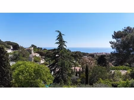 maison d'habitation composée de 3 appartements avec jardin et vue mer