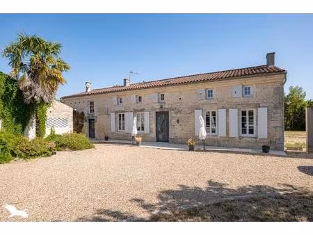 vente maison 6 pièces 233 m² louzignac (17160)