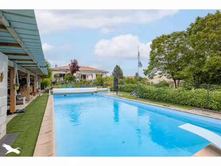 vente maison 6 pièces 174 m² pérignac (17800)