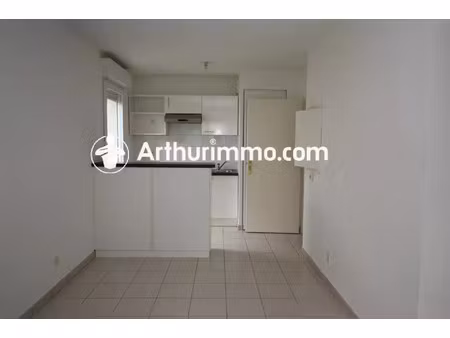 location appartement 1 pièces 27 m2 à savigny-le-temple
