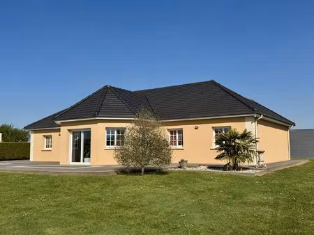 maison de plain-pied à vendre avec grand terrain  double garage