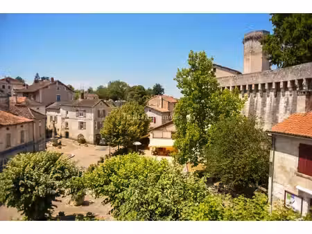 bourdeilles  adresse d'exception au pied du château  restaurant et potentiel hôtelier