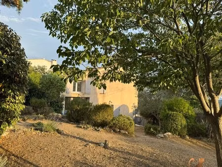 exclusivité rare à la vente ! maison de village avec jardin !