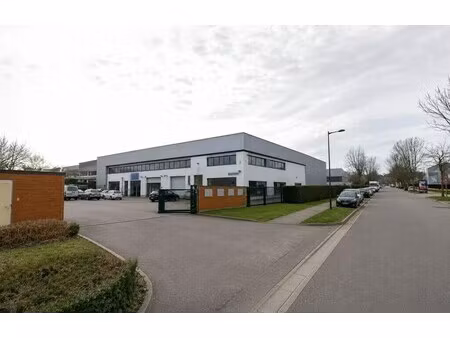 location local d'activités 360 m² à 720 m²