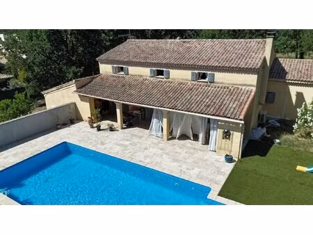 grande maison avec piscine à débordement à uchaux sur 3000m2