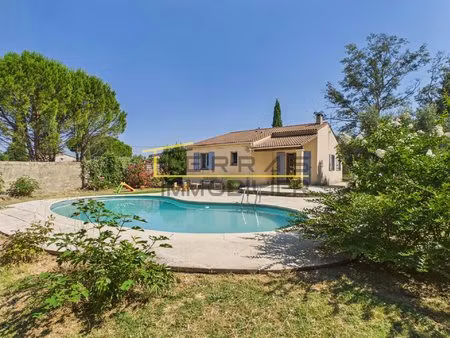 villa de plain-pied agrémentée de sa piscine et de son cadre préservé au coeur de...