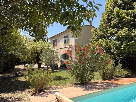 jolie villa avec jardin confidentiel à deux pas du centre de l'