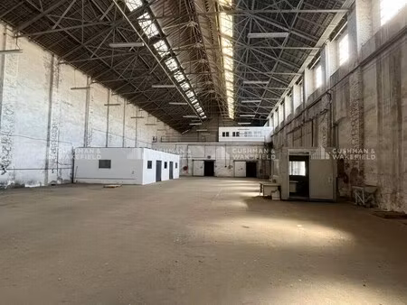 location local d’activités marseille 13015 1605m²