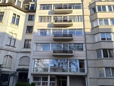 appartement à vendre avec terrasse et 1 chambre   ixelles (vbe40066)