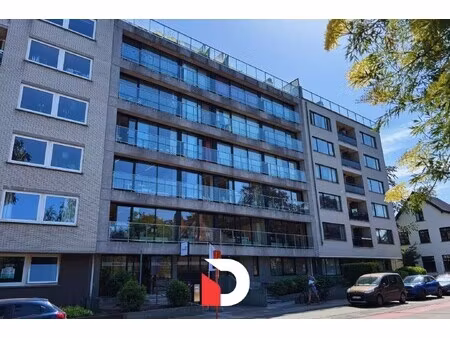 ruim en lichtrijk appartement met 3 slaapkamers  recent opgefrist en instapklaar