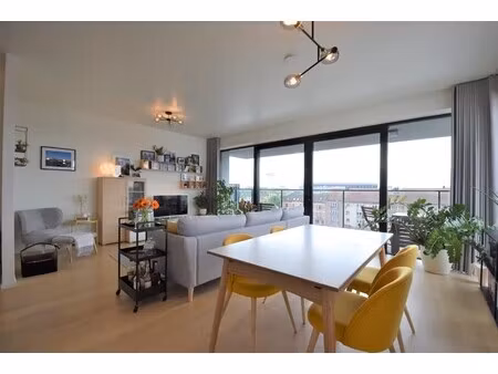 twee slaapkamer appartement met zicht op water
