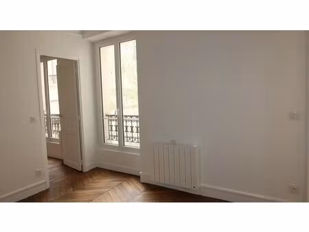 paris xviiième métro anvers  2 pièces de 31 57 m²