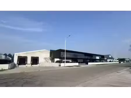 recent bedrijfsgebouw met prachtige kantoren te huur in lokeren