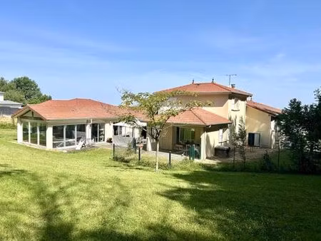 villa de luxe de 6 pièces en location diémoz  auvergne-rhône-alpes