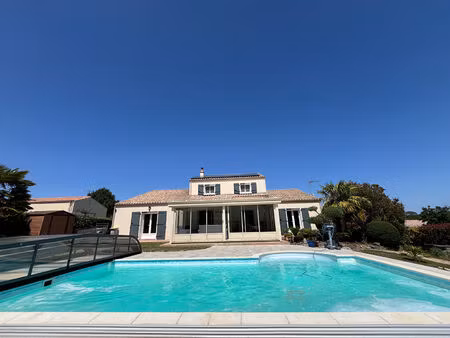 vente maison 9 pièces  213.00m²  saint