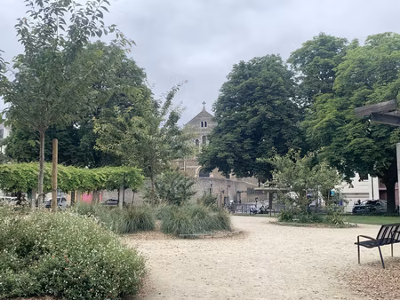 belle maison de caractère à proximité immédiate de la place canclaux