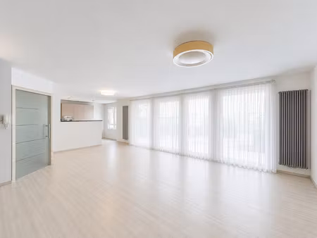 appartement à vendre avec terrasse et 3 chambres   schaerbeek (vbe40032)