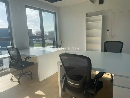 location bureaux 17 m² à 710 m²