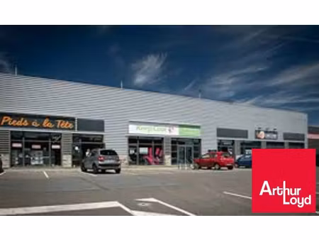 location local commercial 600m2 saint-pierre-du-mont 40280 - 3750 € - surface privée