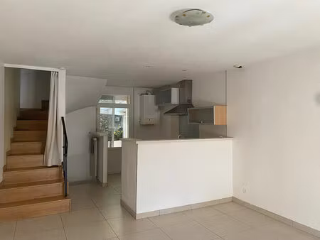 location maison de ville 3 pièces  57.50m²  bédarieux