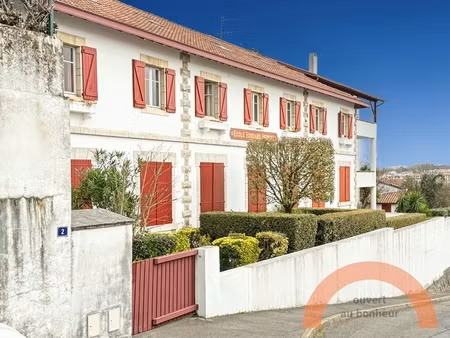 exclusivité – ciboure – appartement de charme avec combles privatifs et parking