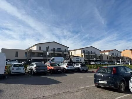 location commerce saint-bonnet-de-mure 69720 133m²