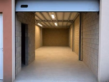 location local d'activités 90 m²