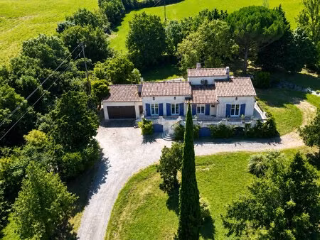 maison familiale rénovée avec grand jardin arboré et verger