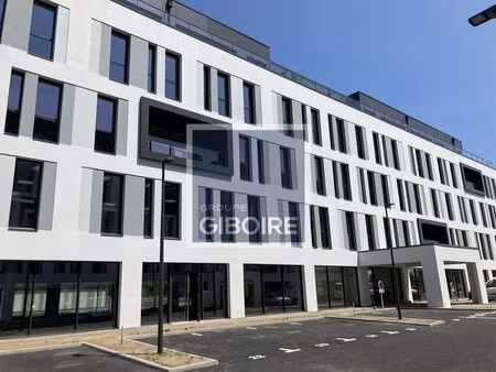 location local professionnel 250m² trelaze 49800