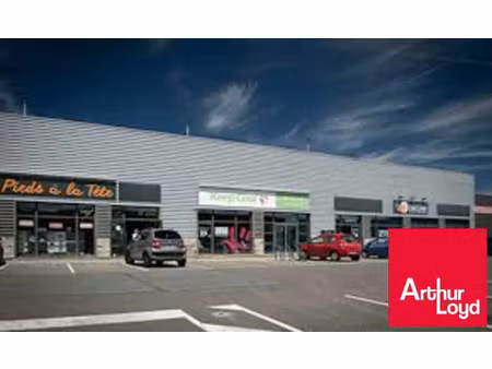 location commerce 600 m² à saint-pierre-du-mont (40280)