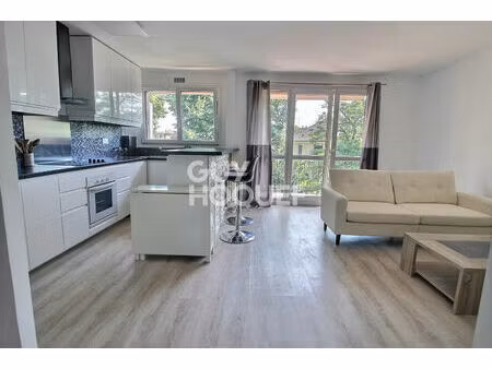 chaville rive droite 2 pièces meublé 48 m2 aves balcon et parking.